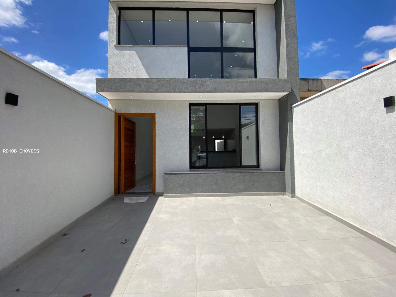 Casa à venda com 3 quartos, 125m² - Foto 1